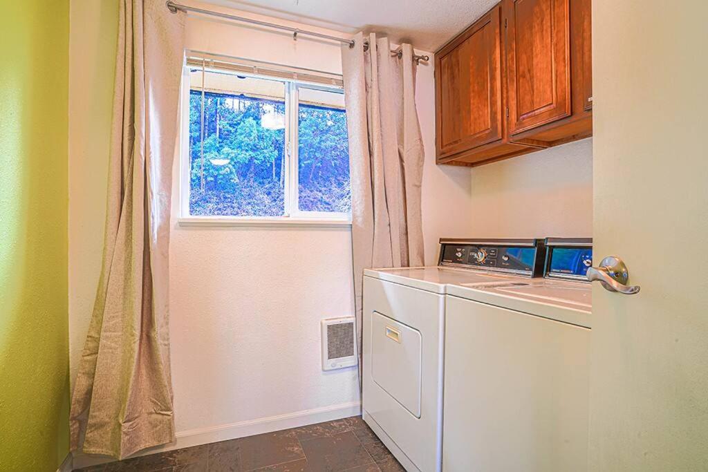 Waterfront Retreat, Relaxation, Fun In Hood Canal Hoodsport Exterior foto